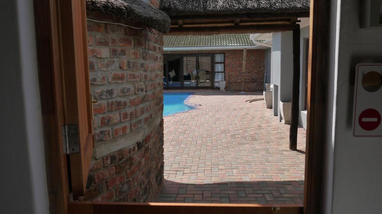 The Bay Inn Port Elizabeth Exterior foto